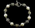 8021BR	18K Gold & sterling silver pearl bracelet 
